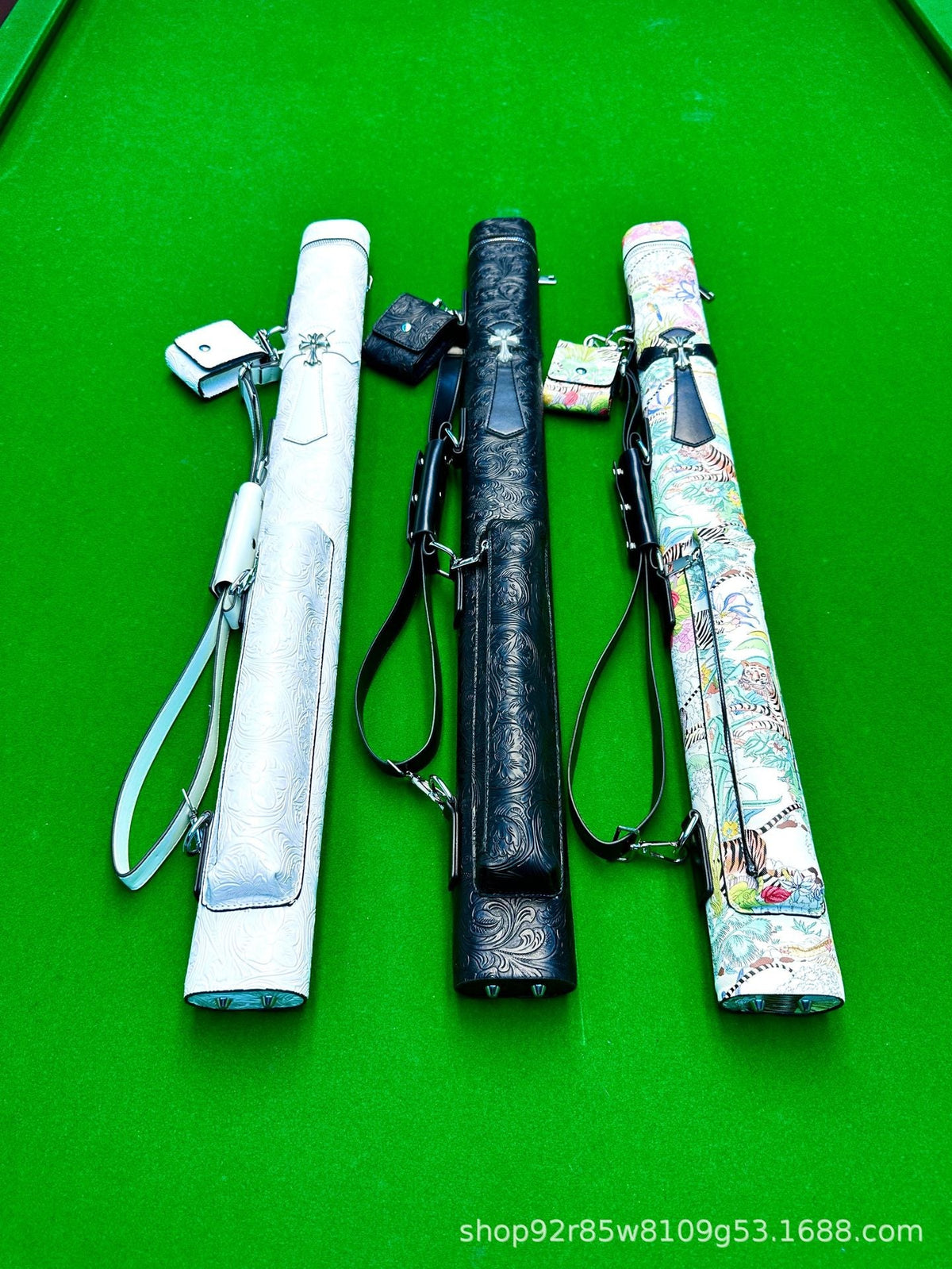 Chrome Hearts double-hole double-hole cue.